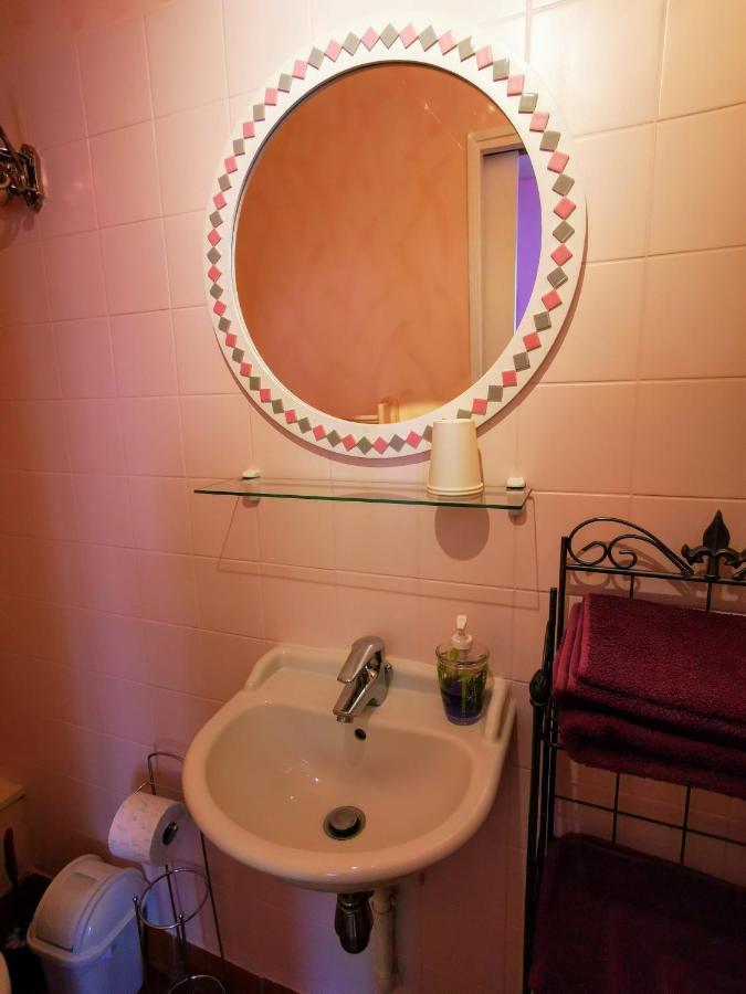 Le Coin Des Artistes Bed & Breakfast จีแวร์นี ห้อง รูปภาพ