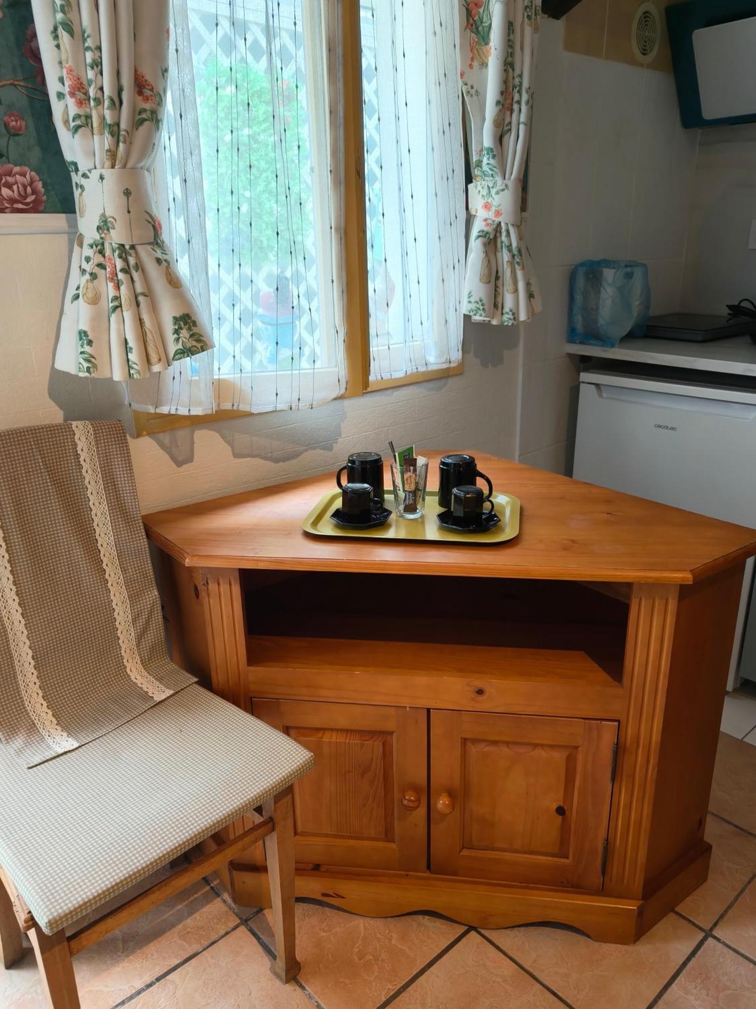 Le Coin Des Artistes Bed & Breakfast จีแวร์นี ห้อง รูปภาพ